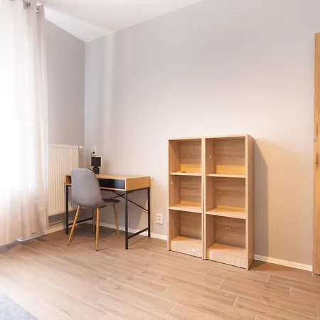 Хостел Royal Piotrkowska 33 *