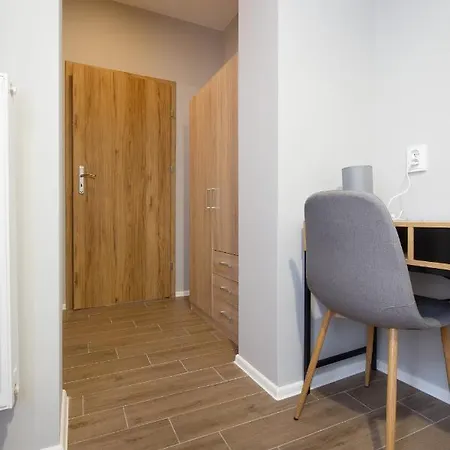 Royal Piotrkowska 33 * Лодзь