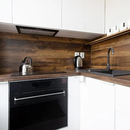 Royal Piotrkowska 33 Хостел Лодзь