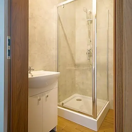 Hostel Royal Piotrkowska 33 *
