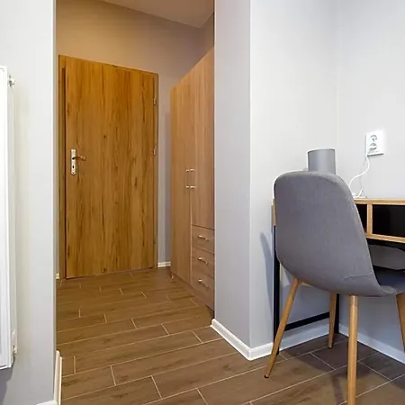 Hostel Royal Piotrkowska 33 *